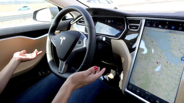 Tính năng tự động lái của xe Tesla lập công lớn, cứu mạng chủ nhân