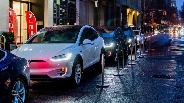 Xe điện Tesla tiến gần hơn để trở thành xe tự lái sau bản cập nhật phần mềm mới nhất