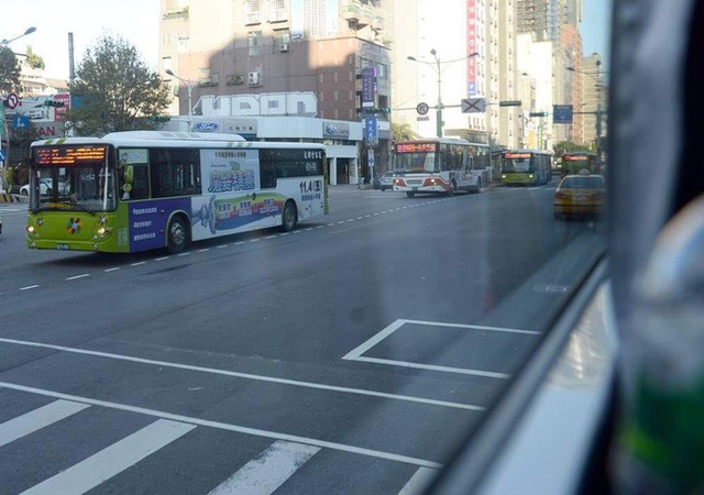 Những điều bạn chưa biết về hệ thống buýt siêu nhanh BRT trên khắp thế giới - Ảnh 2.
