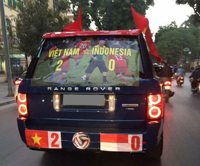 Xôn xao tay chơi Hà thành dùng Range Rover làm xe cổ vũ tuyển Việt Nam - Ảnh 2.
