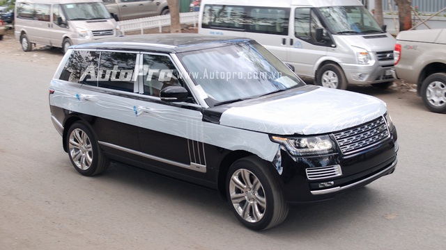 Range Rover SVAutobiography LWB chính hãng đầu tiên cập bến Việt Nam