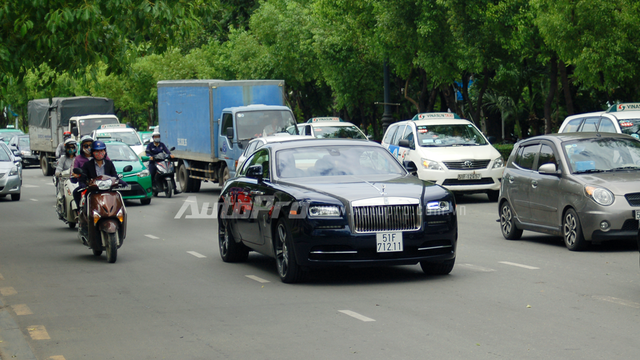 Phan Thành vừa tậu Rolls-Royce Wraith đã đăng ký biển trắng