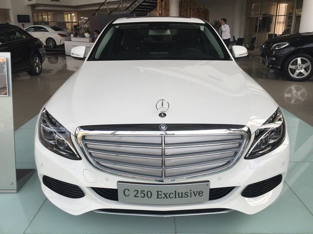
Mercedes C250 Exclusive có giá khởi điểm 1,68 tỷ Đồng.
