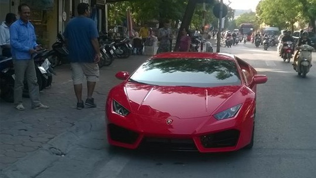 Lamborghini Huracan LP580-2 đầu tiên tại Việt Nam về tay chủ với giá 16,5 tỷ Đồng