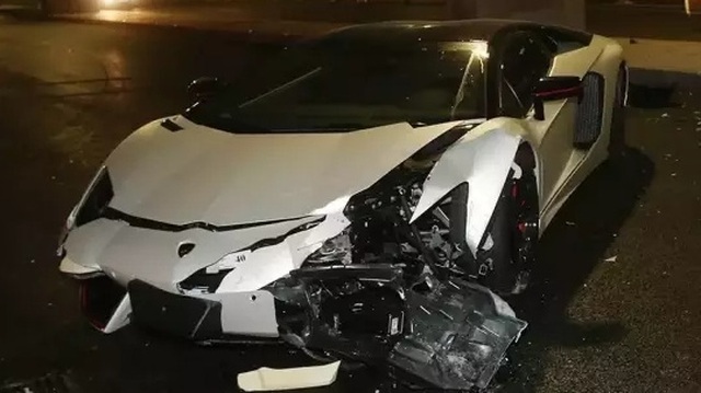 Tài tử Trung Quốc đâm hỏng siêu xe Lamborghini trị giá 27 tỷ Đồng