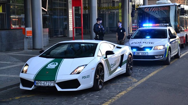 Siêu xe Lamborghini Gallardo "mạo danh" cảnh sát Dubai tại Cộng hòa Séc