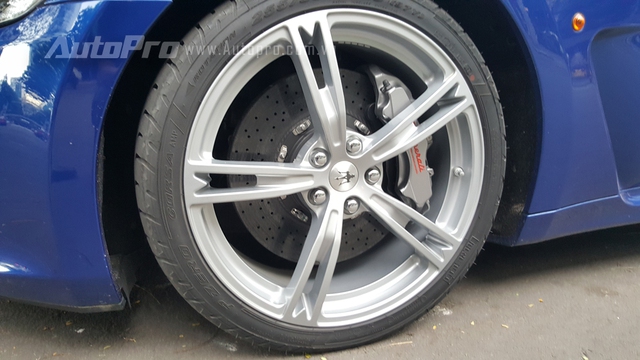 Maserati Granturismo MC Stradale từng thuộc sở hữu của Minh Nhựa tái xuất trên phố Sài thành - Ảnh 8. Maserati Granturismo MC Stradale từng thuộc sở hữu của Minh Nhựa tái xuất trên phố Sài thành - Ảnh 8.