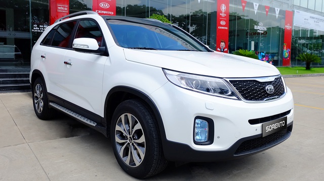 Quyết đấu Toyota Fortuner, Kia Sorento giảm còn 868 triệu đồng