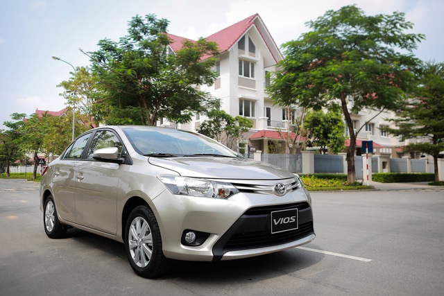 Toyota Vios “thần thánh” bán chạy nhất thị trường, Fortuner lập đỉnh doanh số mới - Ảnh 1.