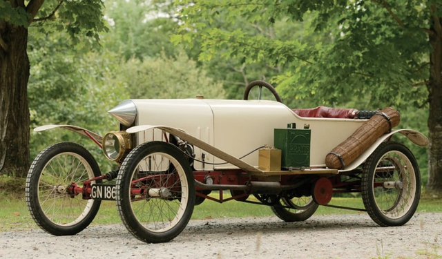 
GN Cyclecar cũng là một cái tên khá lạ lẫm với nhiều người nhưng có lẽ ít ai biết rằng đây đã từng là một thương hiệu xe thể thao khá nổi tiếng tại Anh vào những năm 1910-1925. Trong ảnh là chiếc GN Cyclecar được sản xuất vào năm 1914 và có tốc độ tối đa khoảng 97km/h.
