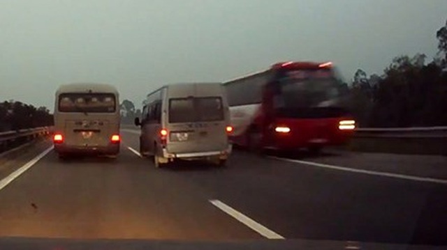 Xe ô tô đi ngược chiều trên cao tốc bị cấm vĩnh viễn vận tải hành khách