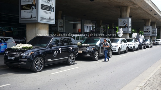 Cận cảnh đoàn "khủng long" Range Rover của Minh "Nhựa" ra sân bay đón vợ