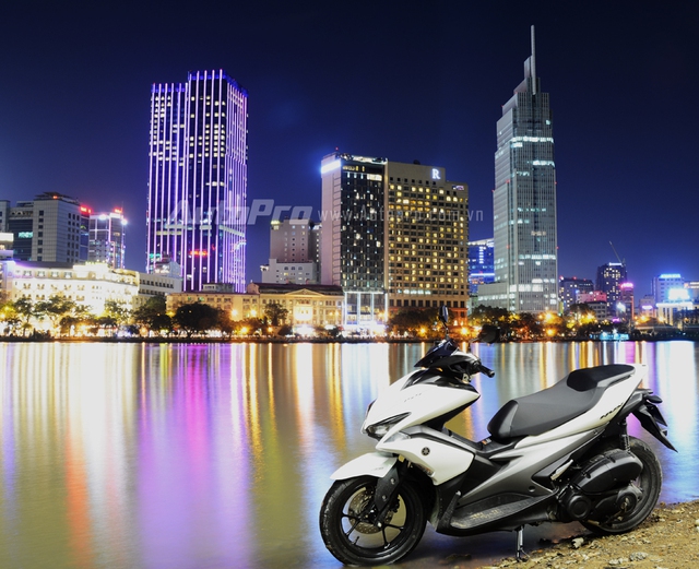 Nhập môn vào thị trường xe tay ga cao cấp, Yamaha NVX 155 trang bị hàng loạt công nghệ tiên tiến - Ảnh 2.