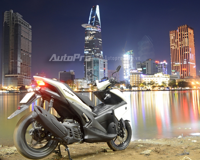 Nhập môn vào thị trường xe tay ga cao cấp, Yamaha NVX 155 trang bị hàng loạt công nghệ tiên tiến - Ảnh 4. Nhập môn vào thị trường xe tay ga cao cấp, Yamaha NVX 155 trang bị hàng loạt công nghệ tiên tiến - Ảnh 4.