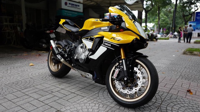 Yamaha YZF-R1 bản 60 năm lên đồ chơi hàng hiệu của biker Sài thành