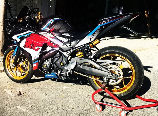 Yamaha R3 độ phong cách "bò húc" của biker Đà Nẵng