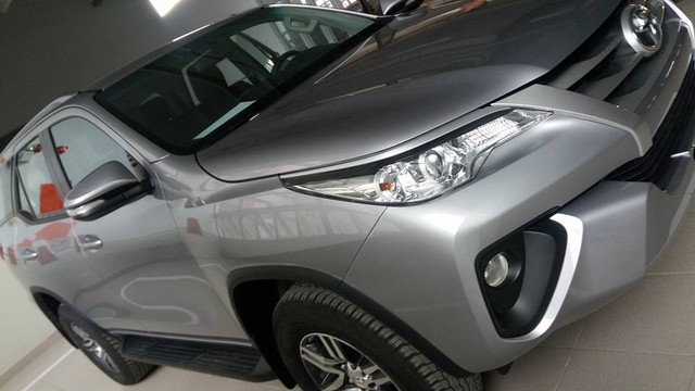 Toyota Fortuner 2017 ra mắt Việt Nam trong tuần này có thêm bản máy dầu, số sàn - Ảnh 1.