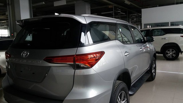 Toyota Fortuner 2017 ra mắt Việt Nam trong tuần này có thêm bản máy dầu, số sàn - Ảnh 2.