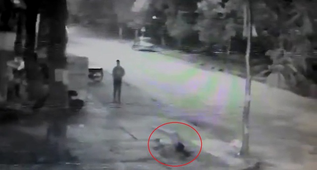 Cư dân mạng tranh cãi về video ô tô đâm cô gái đi bộ dưới lòng đường ở Phú Thọ - Ảnh 4.