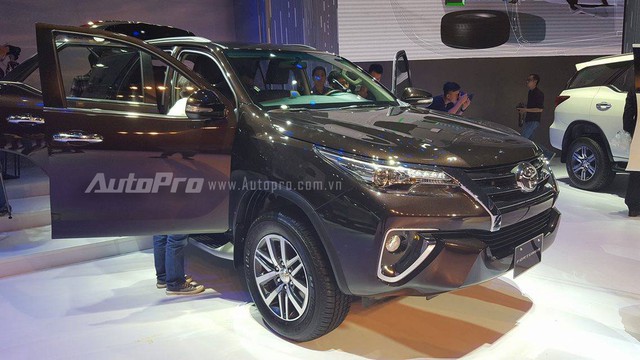 Toyota Fortuner 2017 ra mắt Việt Nam, giá từ 981 triệu Đồng - Ảnh 4.