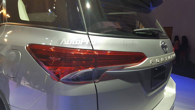Toyota Fortuner 2017 ra mắt Việt Nam, giá từ 981 triệu Đồng - Ảnh 7.