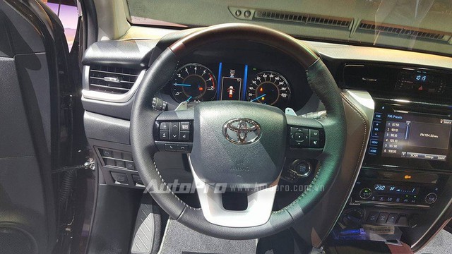 Toyota Fortuner 2017 ra mắt Việt Nam, giá từ 981 triệu Đồng - Ảnh 8.
