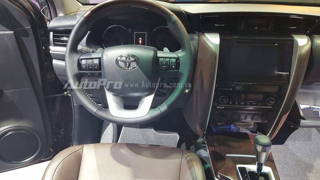 Toyota Fortuner 2017 ra mắt Việt Nam, giá từ 981 triệu Đồng - Ảnh 9.