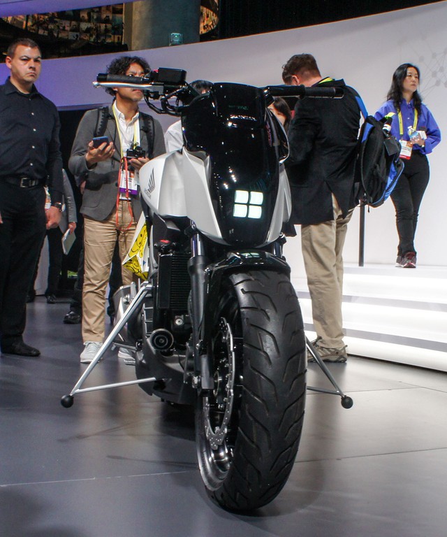 Honda ra mắt mô tô tự cân bằng, không cần chân chống - Ảnh 5.