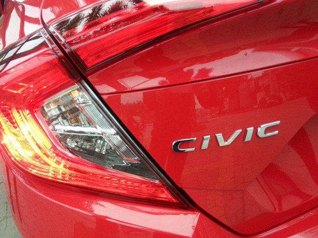 Cận cảnh Honda Civic thế hệ mới tại đại lý ở Hà Nội - Ảnh 6.
