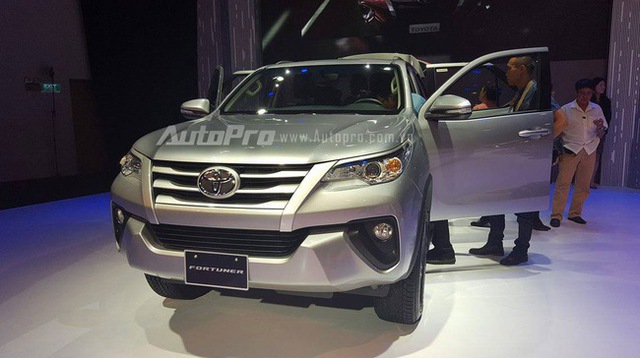 Đây là một trong những chiếc Toyota Fortuner 2017 ra biển đầu tiên tại Việt Nam - Ảnh 2. Đây là một trong những chiếc Toyota Fortuner 2017 ra biển đầu tiên tại Việt Nam - Ảnh 2.