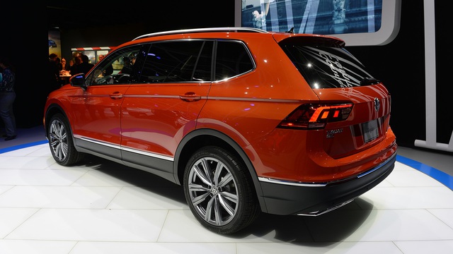 Cận cảnh SUV gia đình 7 chỗ Volkswagen Tiguan 2018 ngoài đời thực - Ảnh 2.