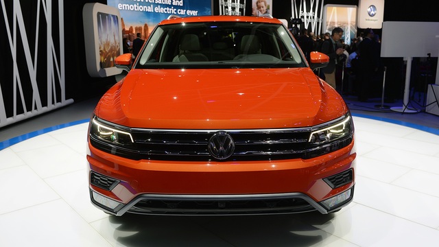 Cận cảnh SUV gia đình 7 chỗ Volkswagen Tiguan 2018 ngoài đời thực - Ảnh 4.