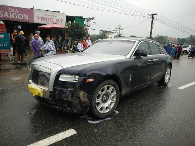 Xe sang Rolls-Royce Ghost gây tai nạn liên hoàn tại Hà Tĩnh - Ảnh 4.