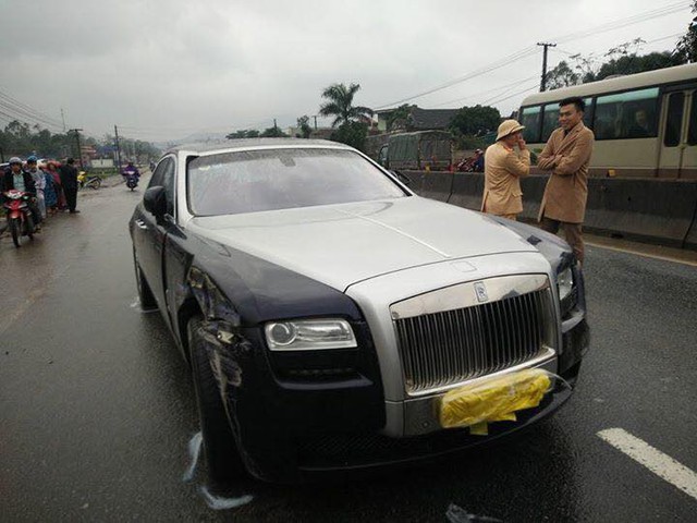 Xe sang Rolls-Royce Ghost gây tai nạn liên hoàn tại Hà Tĩnh - Ảnh 5.