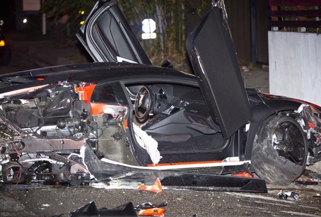 Siêu xe Lamborghini Aventador của ca sỹ Chris Brown bị phá nát trong tai nạn - Ảnh 5.