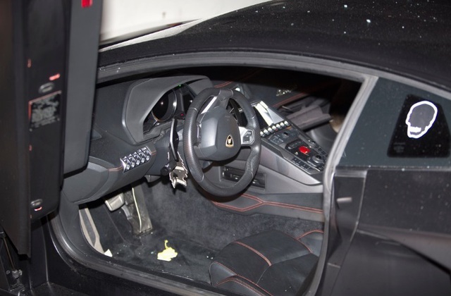 Siêu xe Lamborghini Aventador của ca sỹ Chris Brown bị phá nát trong tai nạn - Ảnh 6.