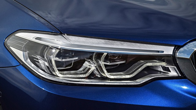 BMW 5-Series Touring 2017 tr&igrave;nh l&agrave;ng với cốp rộng th&ecirc;nh thang - Ảnh 12.
