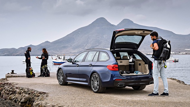 BMW 5-Series Touring 2017 trình làng với cốp rộng thênh thang - Ảnh 21.