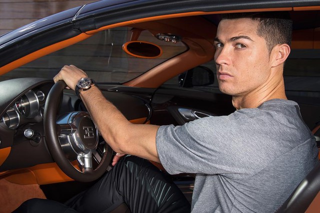 Rộ tin đồn Cristiano Ronaldo muốn mua cực phẩm Bugatti Chiron - Ảnh 4.