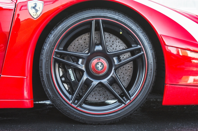 Siêu xe Ferrari FXX phiên bản đường phố duy nhất trên thế giới có giá khóc thét - Ảnh 18.