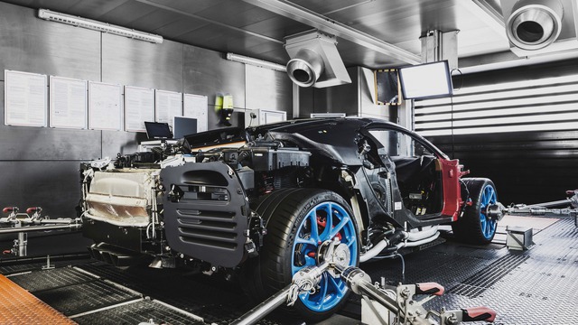 Khám phá nơi những chiếc siêu xe triệu đô Bugatti Chiron ra lò - Ảnh 15.