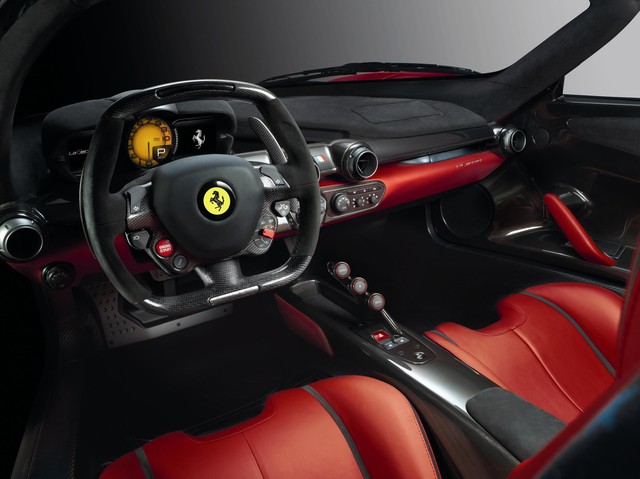 Rao bán Ferrari LaFerrari mới chạy trên quãng đường bằng từ Hà Nội đến Ninh Bình - Ảnh 1.