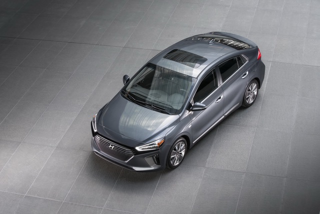Xe 3 trong 1 Hyundai Ioniq cạnh tranh với Toyota Prius bằng giá 22.200 USD - Ảnh 7.