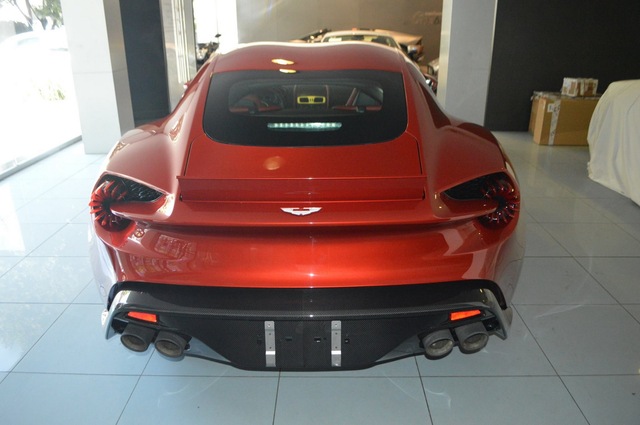 Soi từng chi tiết của siêu phẩm Aston Martin Vanquish Zagato ngoài đời thực - Ảnh 7.