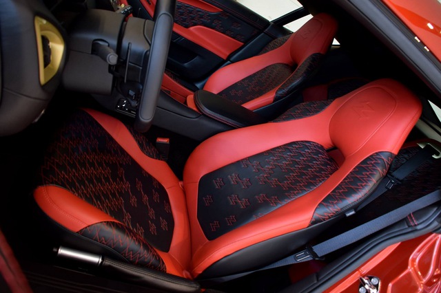 Soi từng chi tiết của siêu phẩm Aston Martin Vanquish Zagato ngoài đời thực - Ảnh 15.