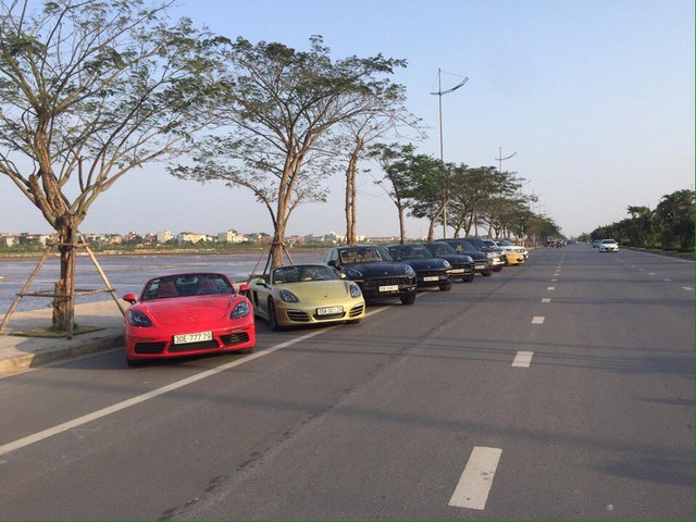 Dàn xe Porsche sang chảnh tập trung tại Hà Nội vào ngày cuối tuần - Ảnh 1.