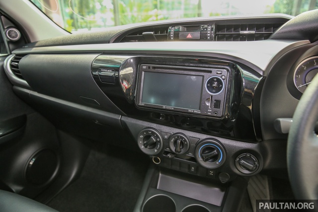 Cận cảnh Toyota Hilux bản đặc biệt mới tại Malaysia - Ảnh 12.