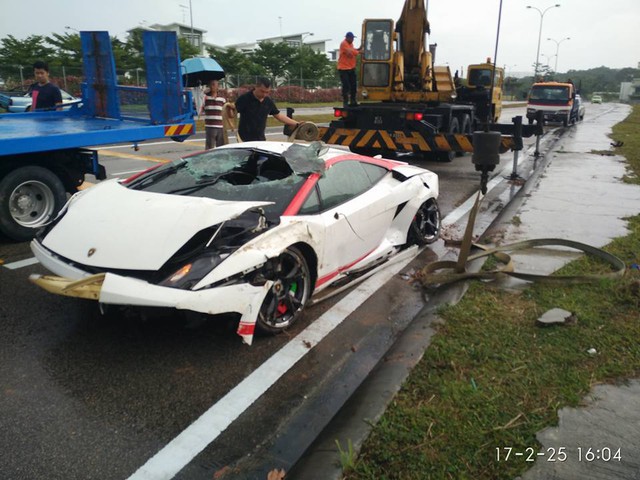 Cư dân mạng hả hê trước cảnh Lamborghini Gallardo của một thiếu gia gặp nạn - Ảnh 5.