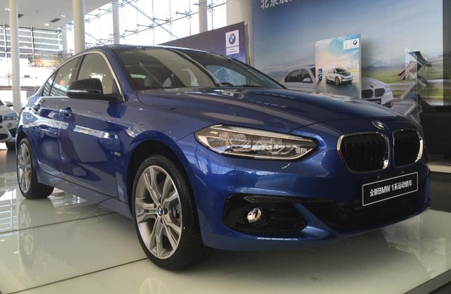 BMW 1-Series Sedan bắt đầu được bày bán, đắt hơn dự đoán - Ảnh 1.