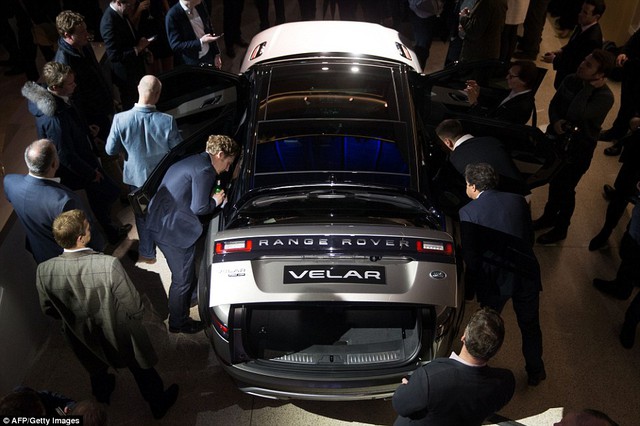 Ngắm Range Rover Velar bằng xương, bằng thịt, cạnh tranh Porsche Macan - Ảnh 6.